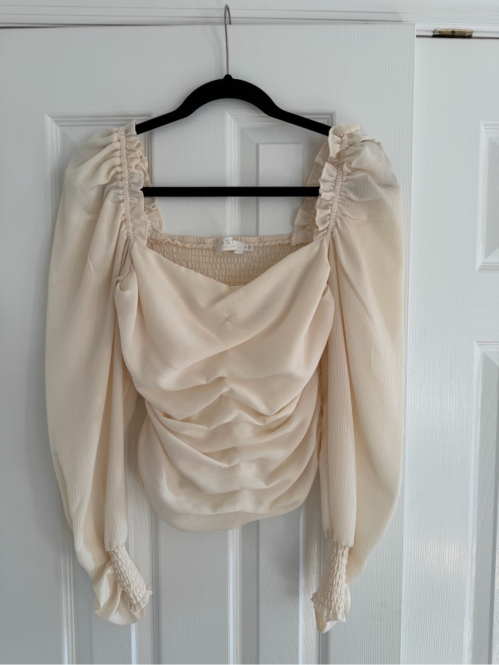 Astr The Label Cream Ruched Puff-Sleeve Blouse